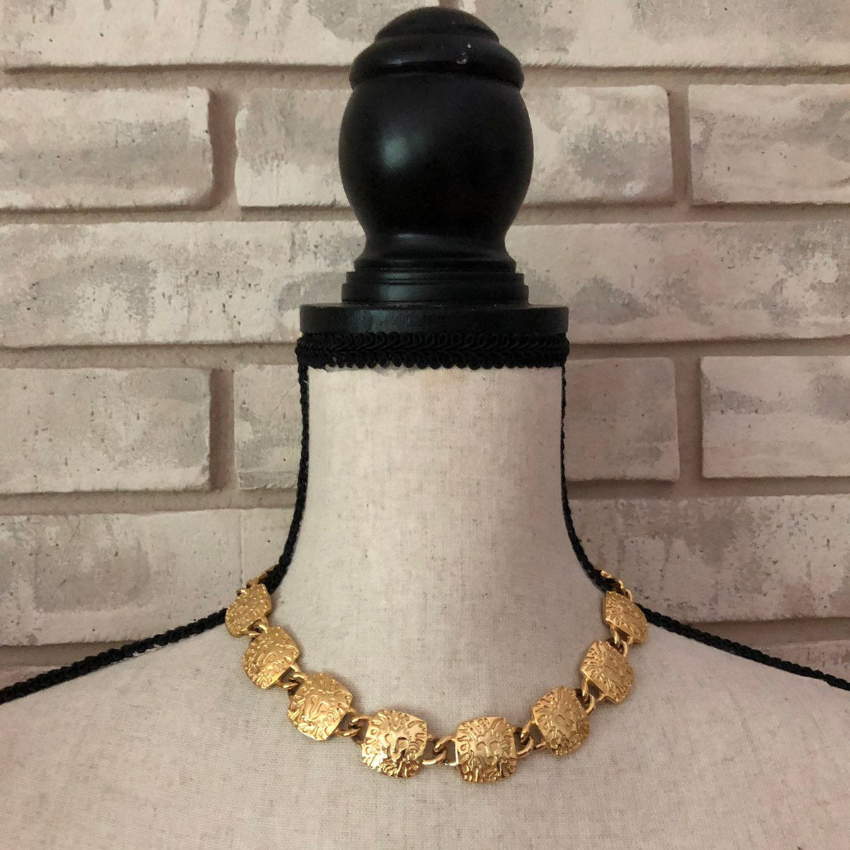 Anne Klein Classic Gold Lion Logo Link Vintage Necklace - 24 Wishes Vintage Jewelry