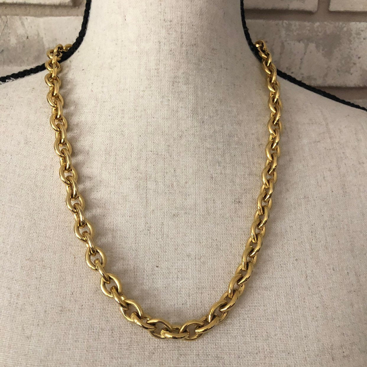 ANNE KLEIN chunky gold tone twisted link necklace, handsome, signed, 1970s, mint condition, Free shipping to outlet US and Canada