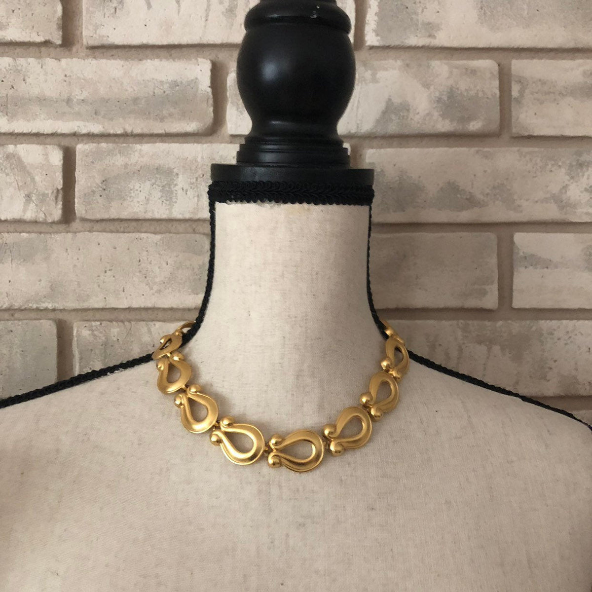 Anne Klein Classic Matt Gold Horse Shoe Link Necklace - 24 Wishes Vintage Jewelry