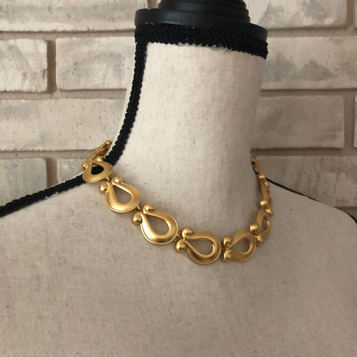 Anne Klein Classic Matt Gold Horse Shoe Link Necklace - 24 Wishes Vintage Jewelry