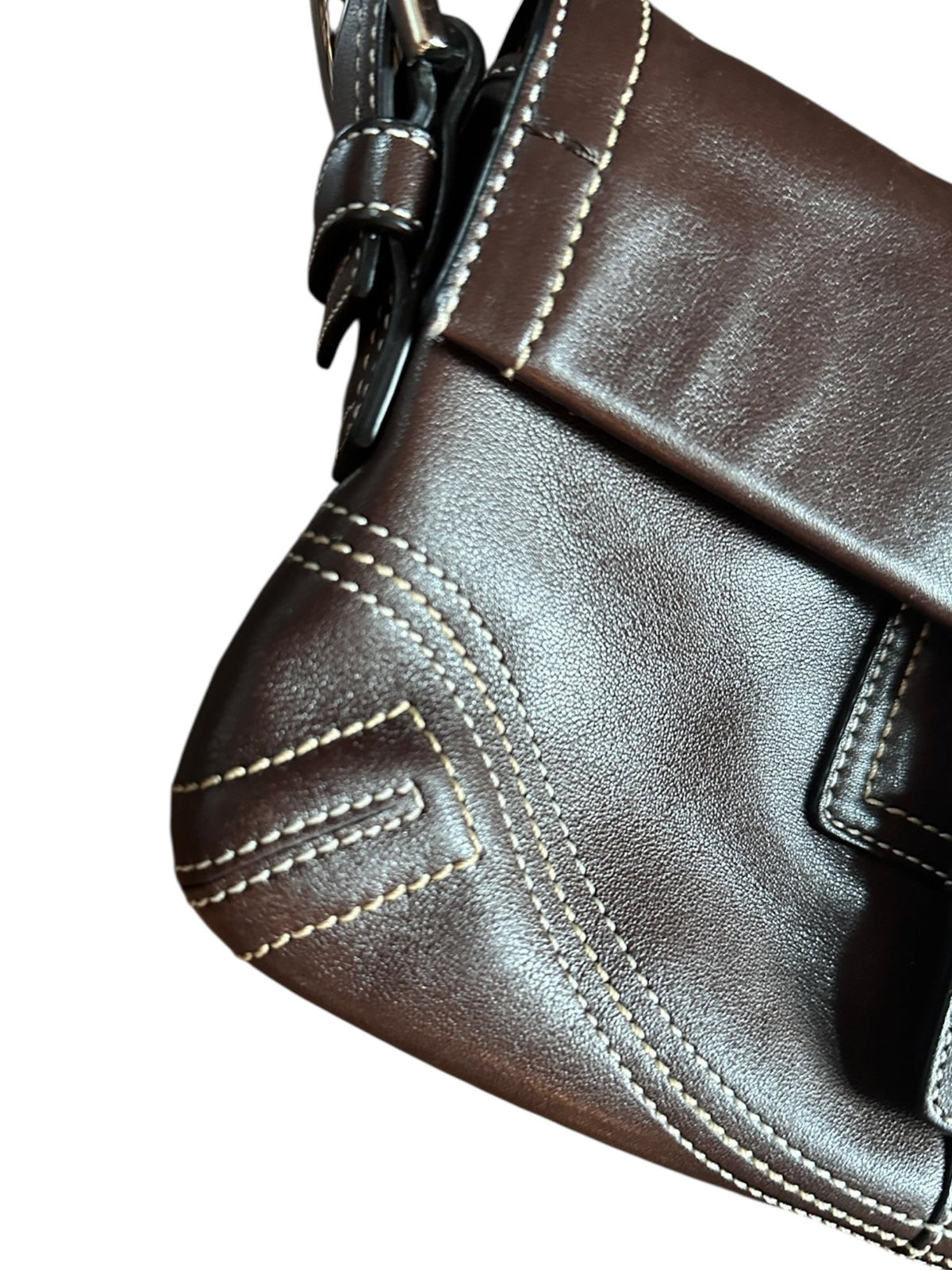 Coach 8A05 Vintage Soho Y2K Brown Leather Shoulder Bag Contrast Stitching Accessories 24 Wishes Vintage Jewelry