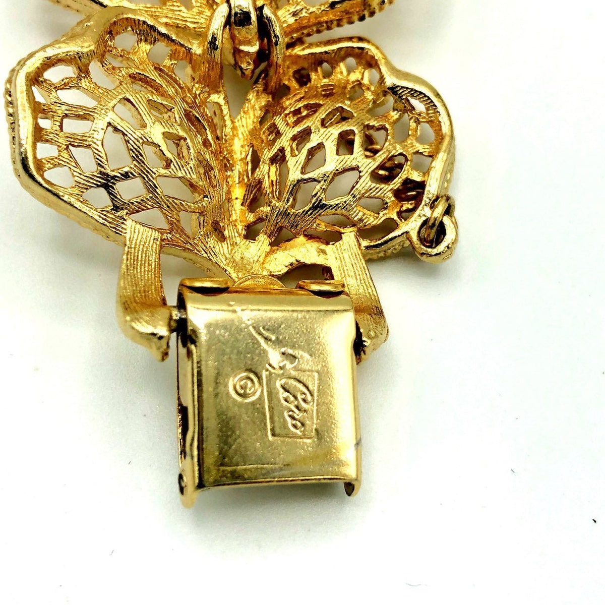 Coro Pegasus Vintage Gold Filigree Leaf Bracelet - 24 Wishes Vintage Jewelry