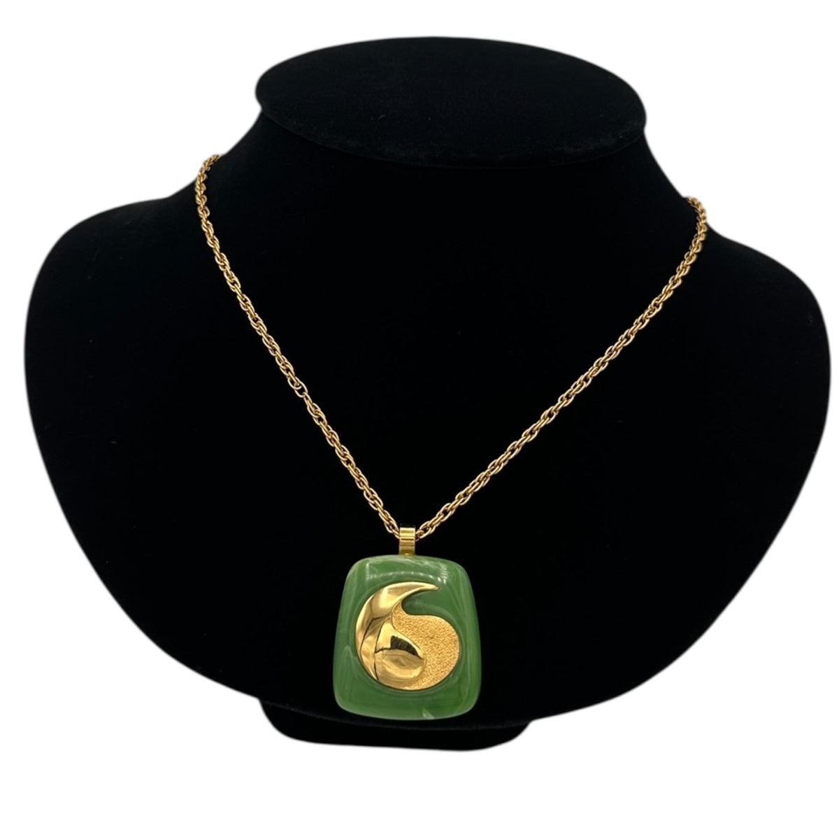 Necklaces & PendantsCrown Trifari 1960s Green Marbled Lucite Pendant Necklace