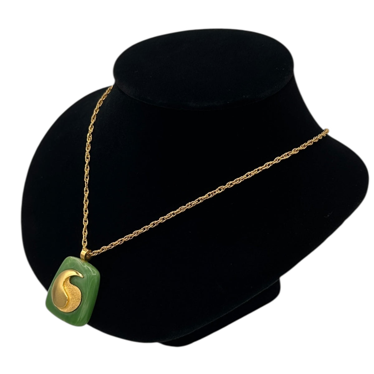 Necklaces & PendantsCrown Trifari 1960s Green Marbled Lucite Pendant Necklace