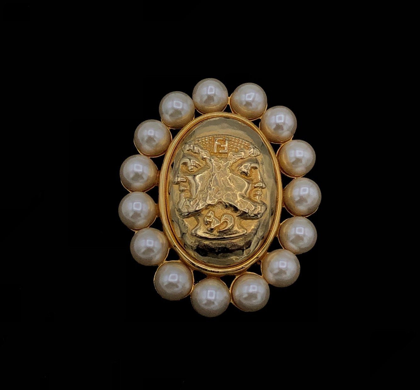 Fendi shops pearl brooch