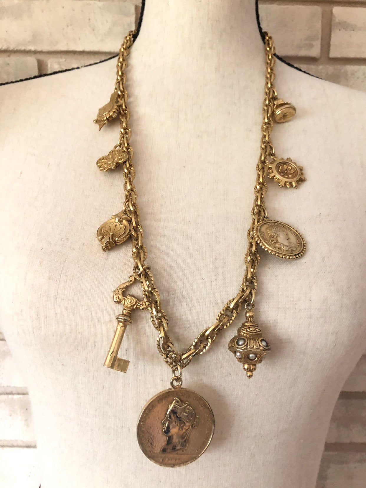 Vintage hot Gold Necklace With Charm