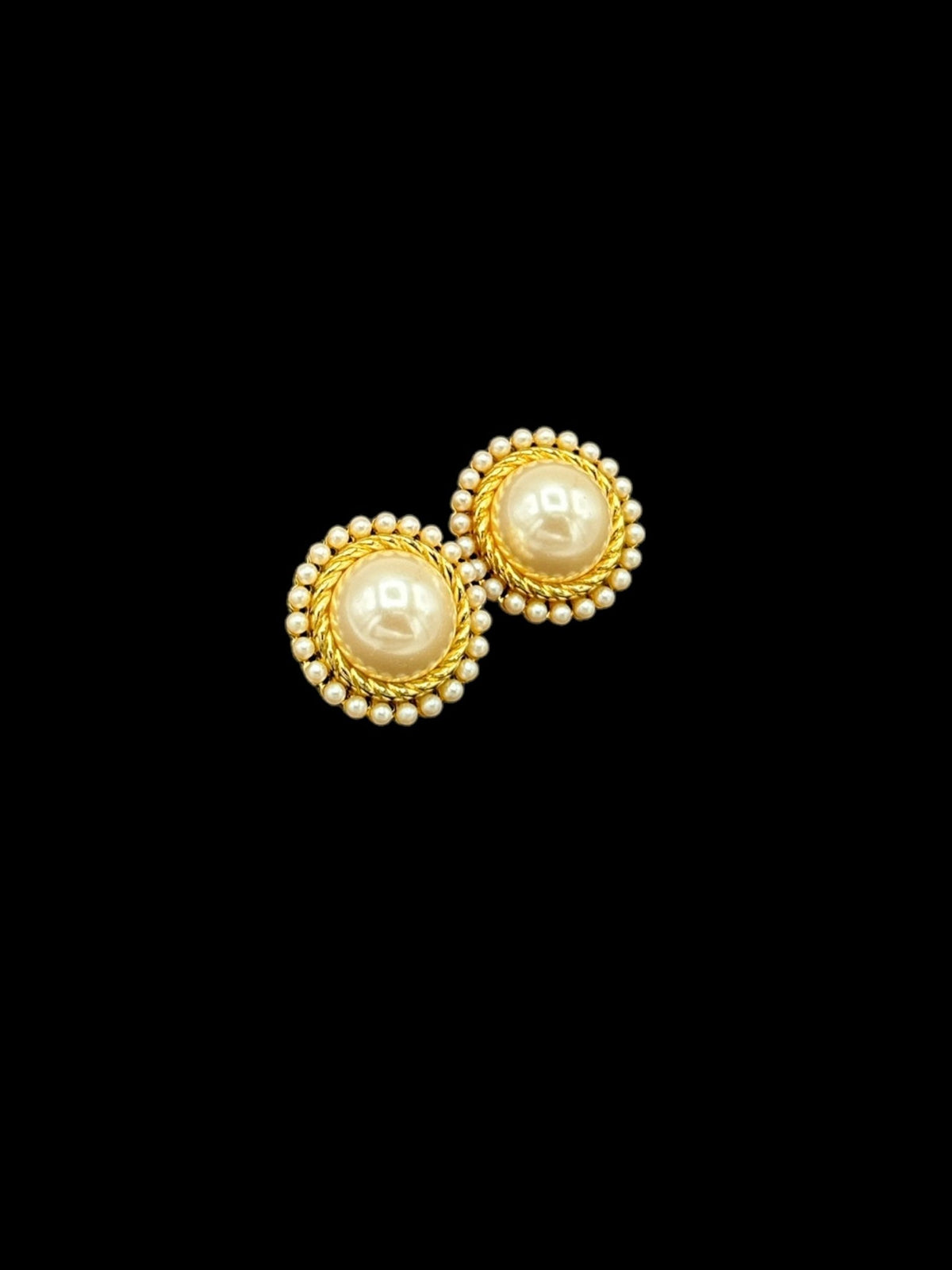 Richelieu Vintage Jewelry Round Pearl Cabochon Gold Clip-on Earrings - 24 Wishes Vintage Jewelry