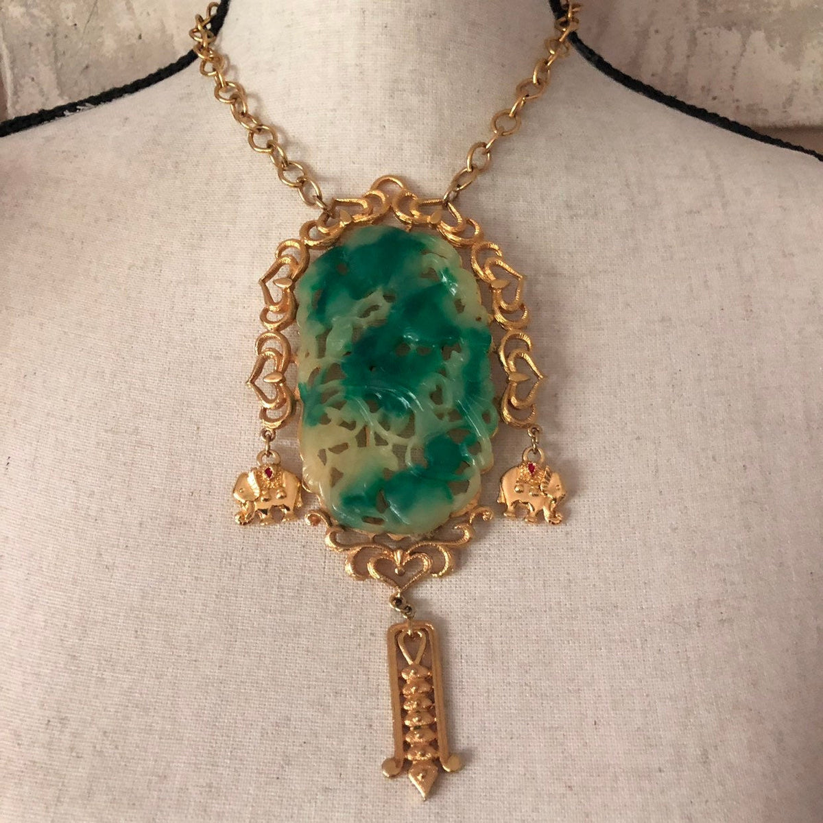 Vendome Asian - Inspired Green Jade Vintage Pendant - 24 Wishes Vintage Jewelry