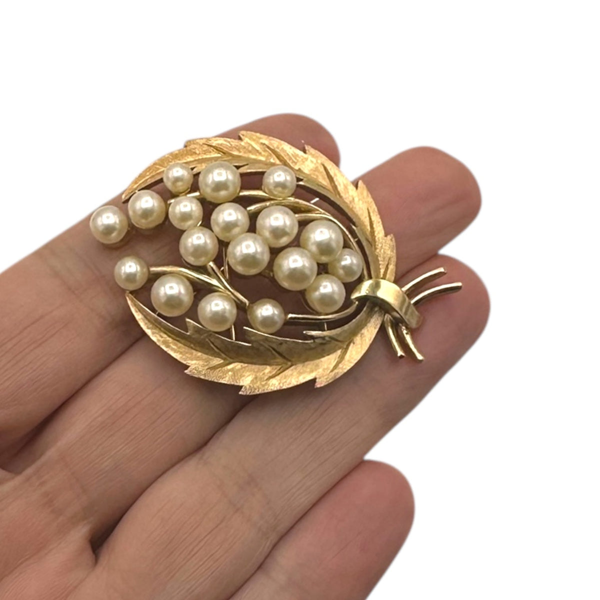 Brooches & PinsVintage 1960s Trifari Gold Laurel Wreath Faux Pearl Brooch