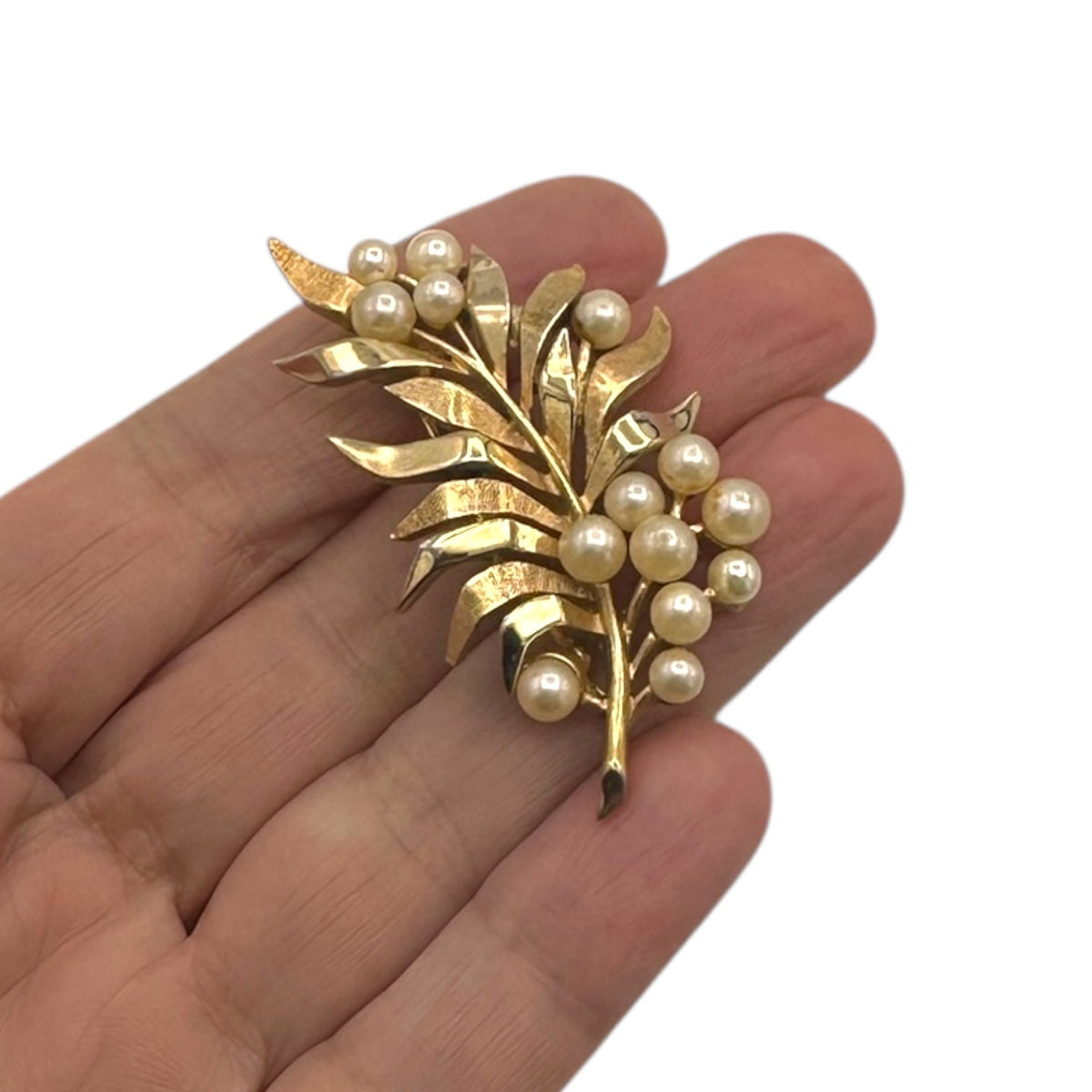 Brooches & PinsVintage 1960s Trifari Gold Leaf Faux Pearl Brooch