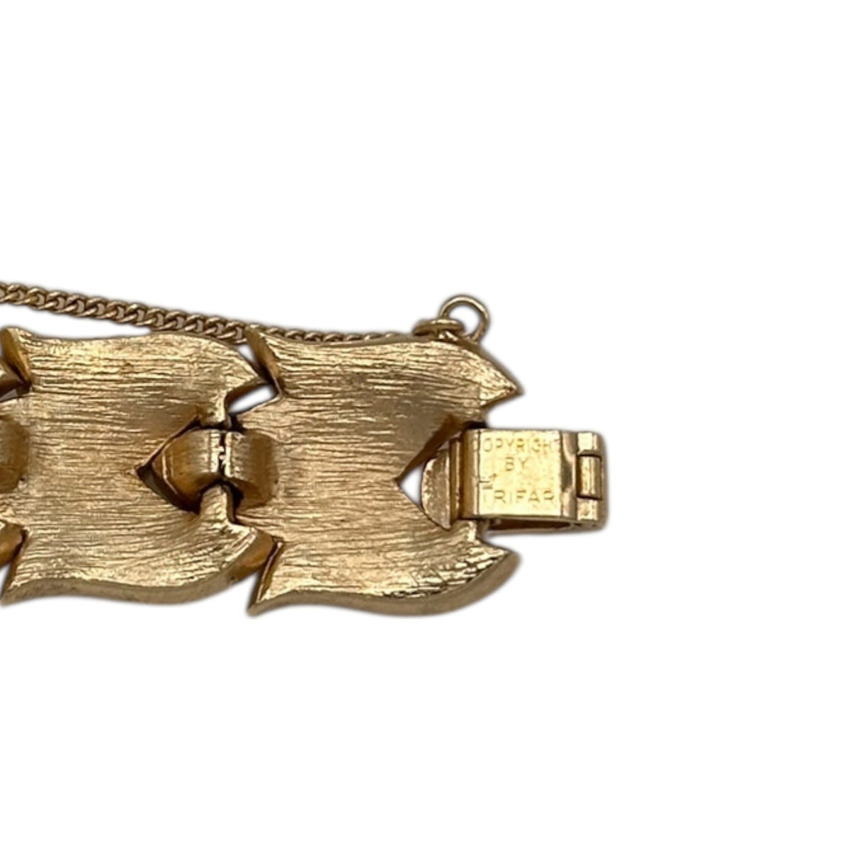 BraceletsVintage 1960s Trifari Gold Textured Leaf Link Sculptural Bracelet