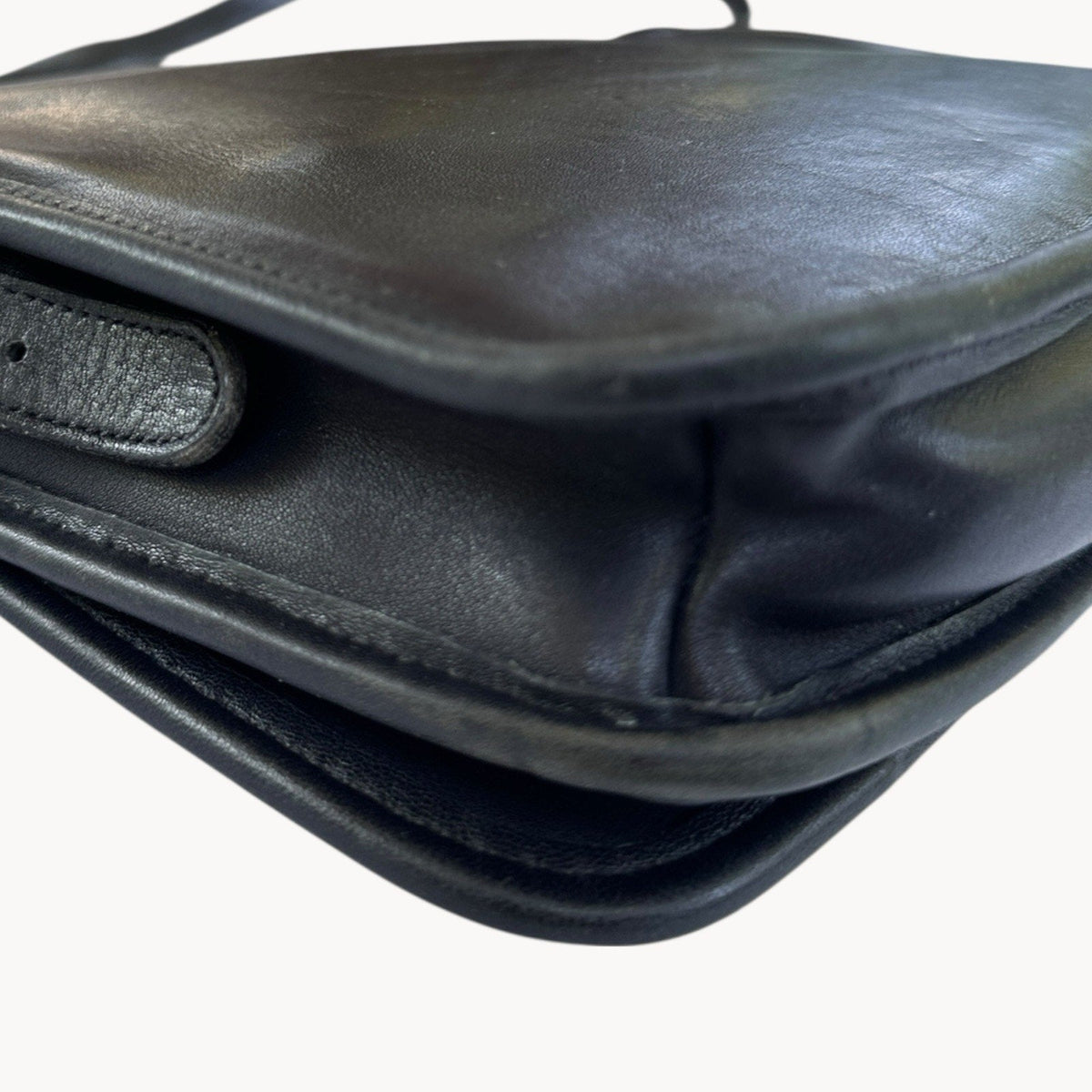 AccessoriesVintage Coach Black Saddle Buckle Pouch Shoulder Bag NYC USA Medium