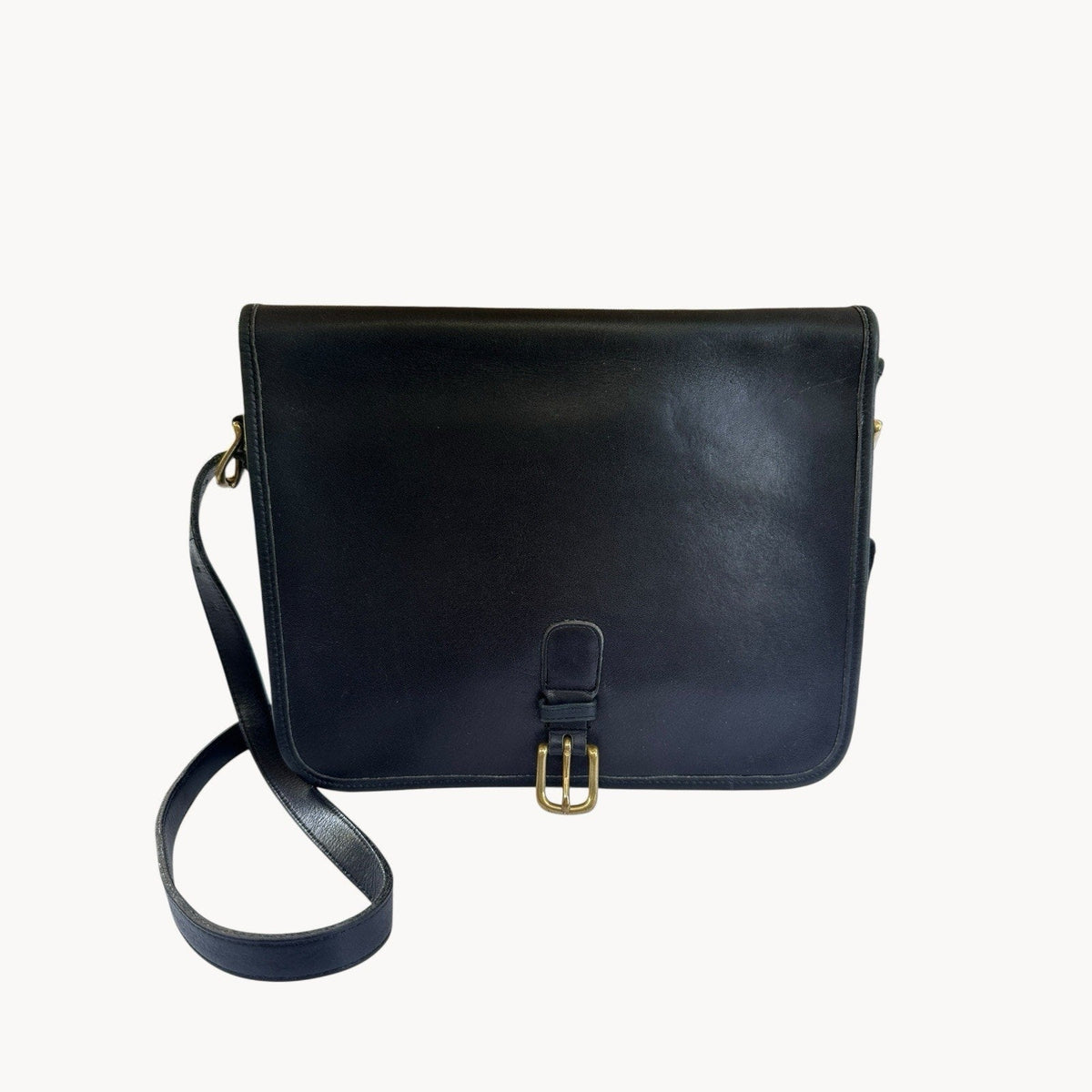 AccessoriesVintage Coach Black Saddle Buckle Pouch Shoulder Bag NYC USA Medium
