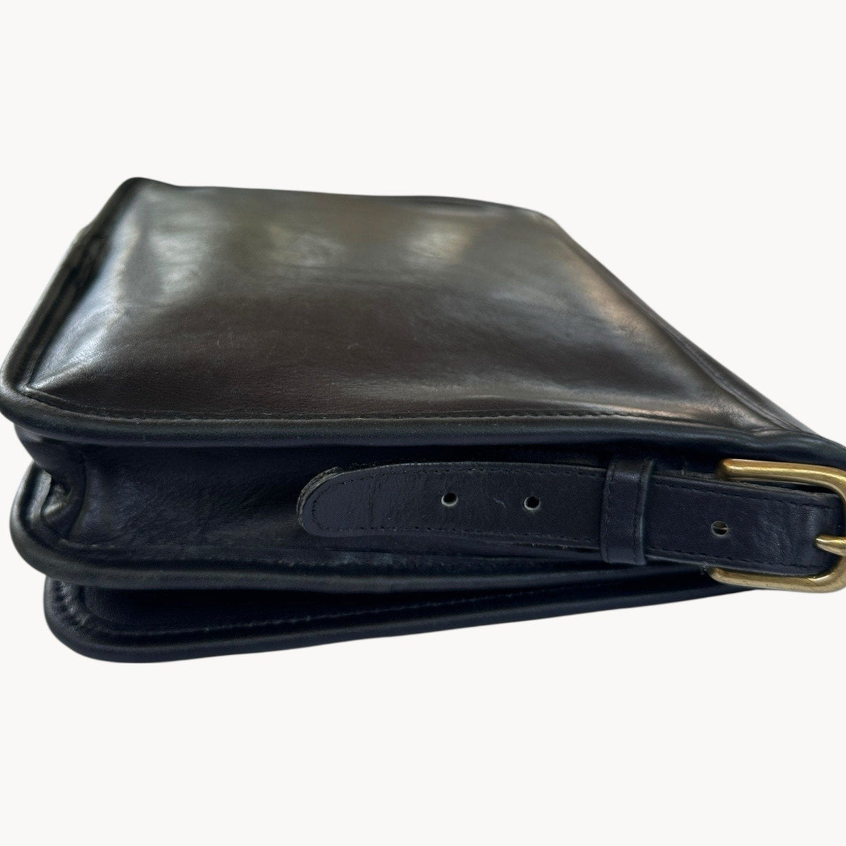 AccessoriesVintage Coach Black Saddle Buckle Pouch Shoulder Bag NYC USA Medium