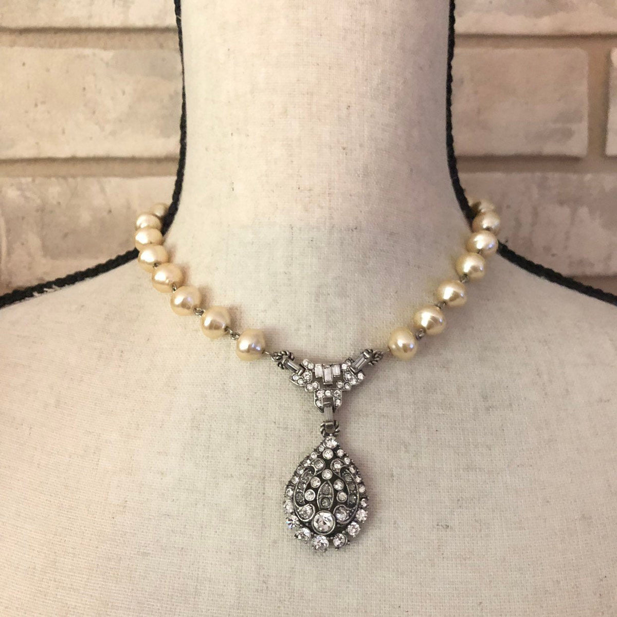 Vintage Off White Pearl Rhinestone Teardrop Classic Pendant - 24 Wishes Vintage Jewelry