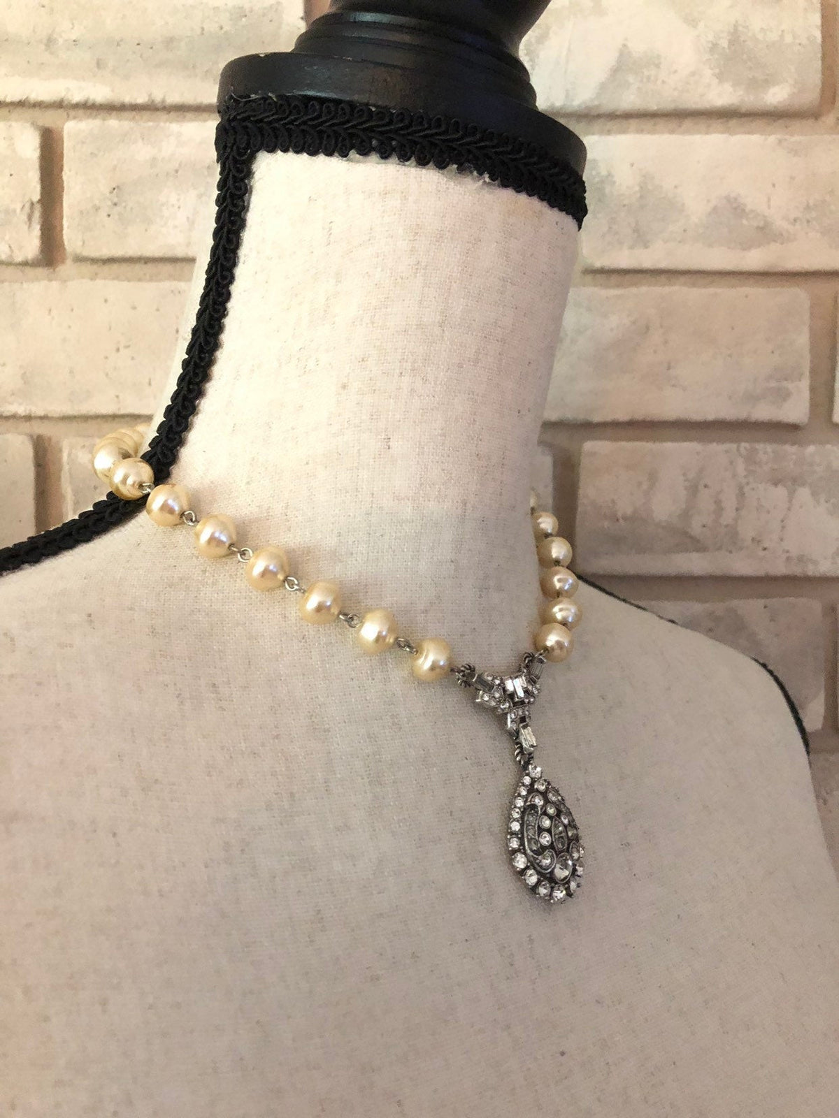 Vintage Off White Pearl Rhinestone Teardrop Classic Pendant - 24 Wishes Vintage Jewelry