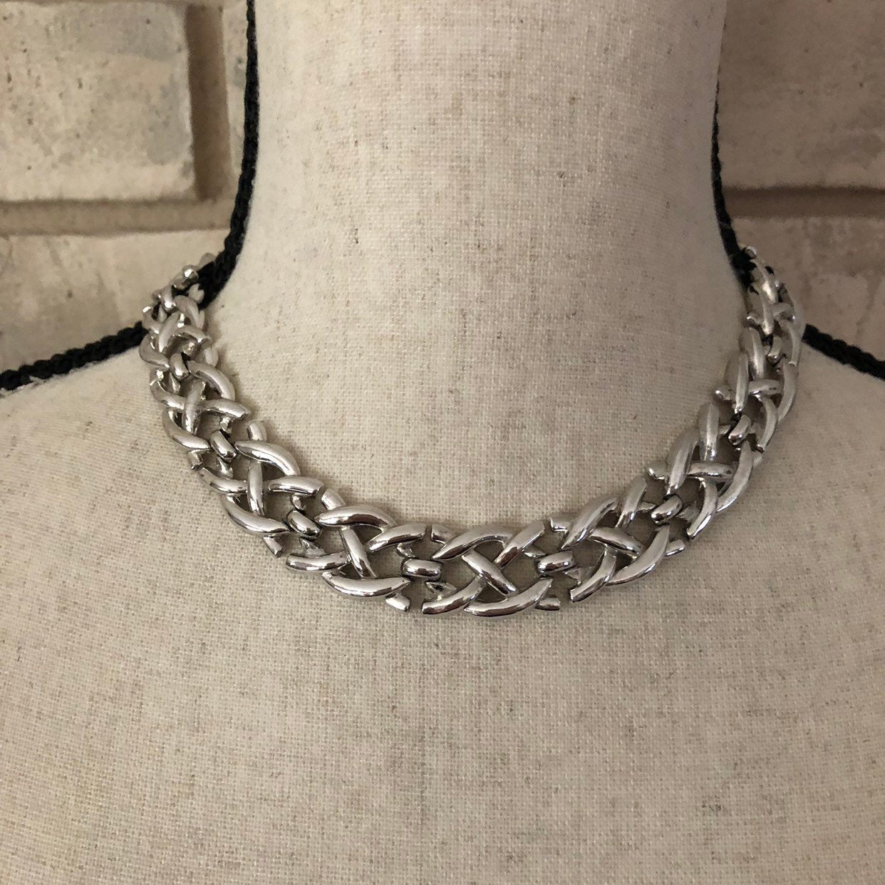 Crown Trifari 1970s silver link outlet necklace!