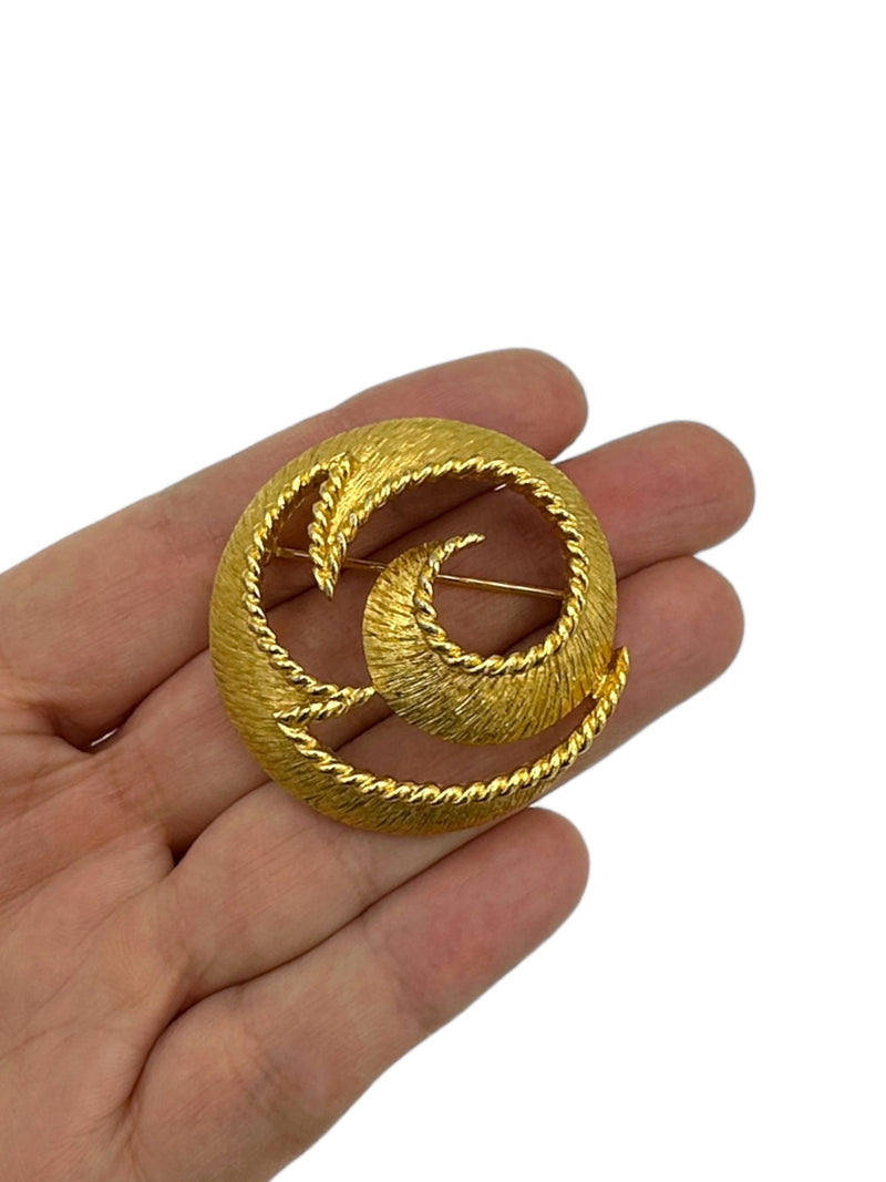 Classic Brush Gold Trifari Round Stylized Brooch - 24 Wishes Vintage Jewelry