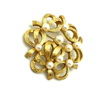 update alt-text with template Vintage Gold Trifari Classic Ribbon Pearl Brooch-Brooches & Pins-Trifari-[trending designer jewelry]-[trifari jewelry]-[Sustainable Fashion]