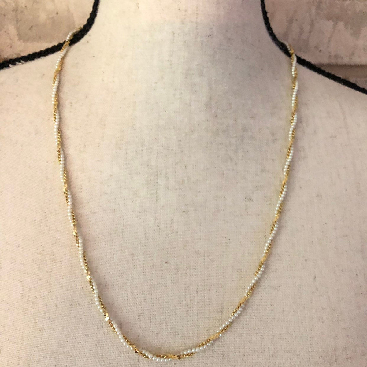 Marvella Pearl & Gold Chain Layering Vintage Necklace - 24 Wishes Vintage Jewelry