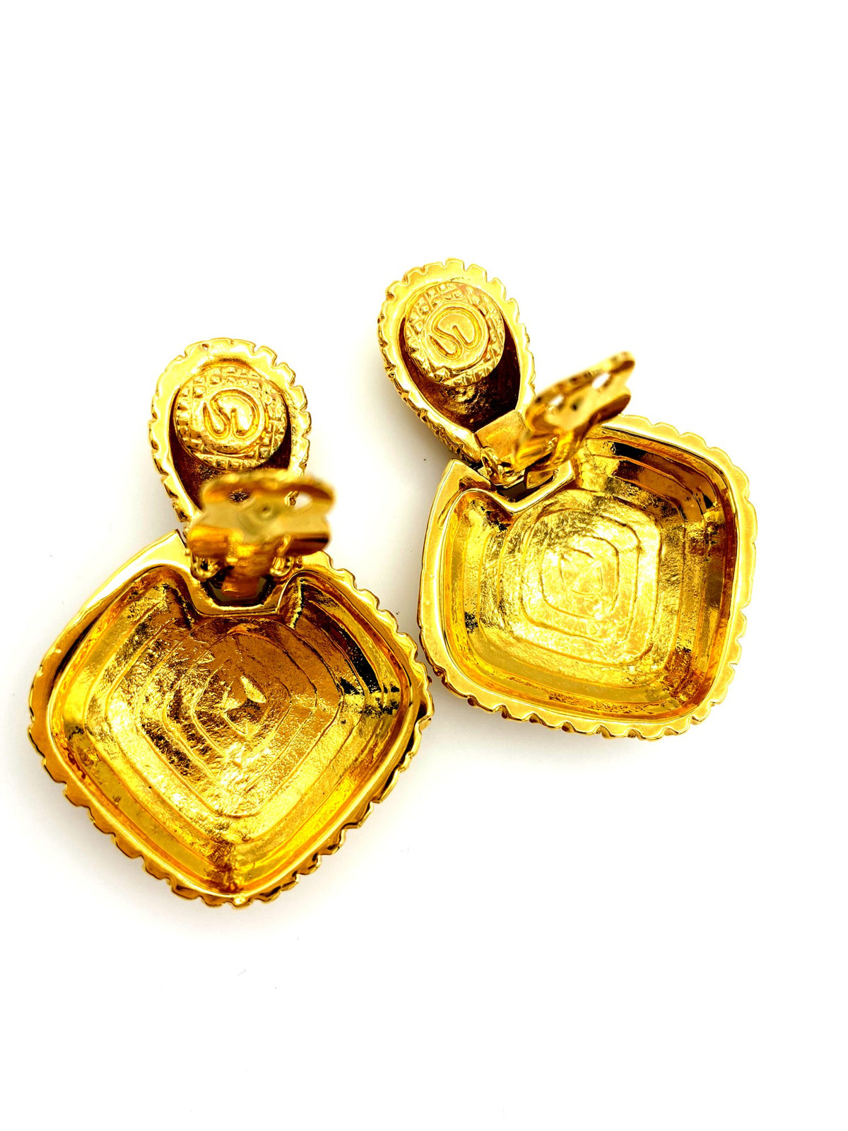 St. John Gold Textured Door Knocker Clip-On Earrings - 24 Wishes Vintage Jewelry
