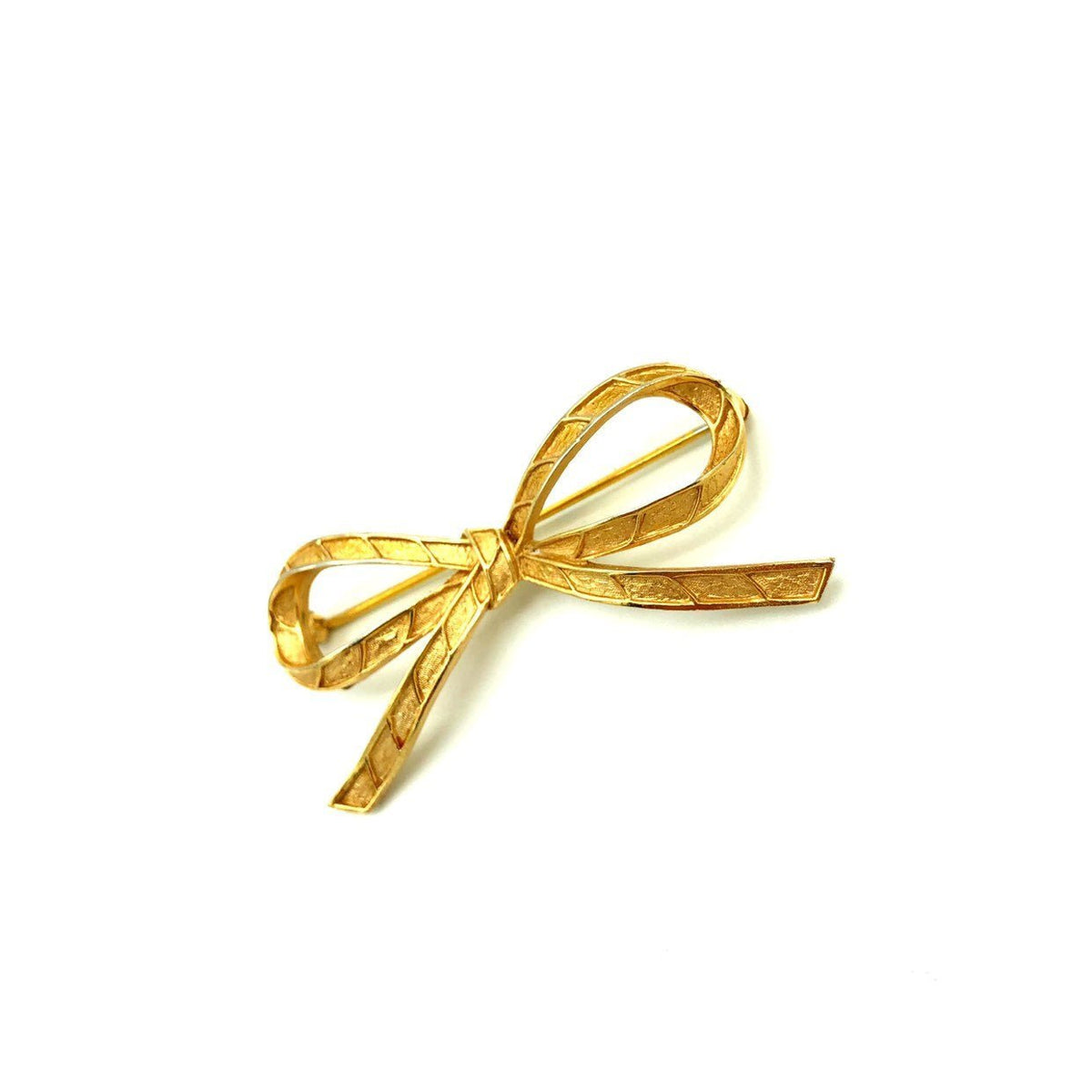 Vintage Classic Gold Trifari Bow Brooch - 24 Wishes Vintage Jewelry