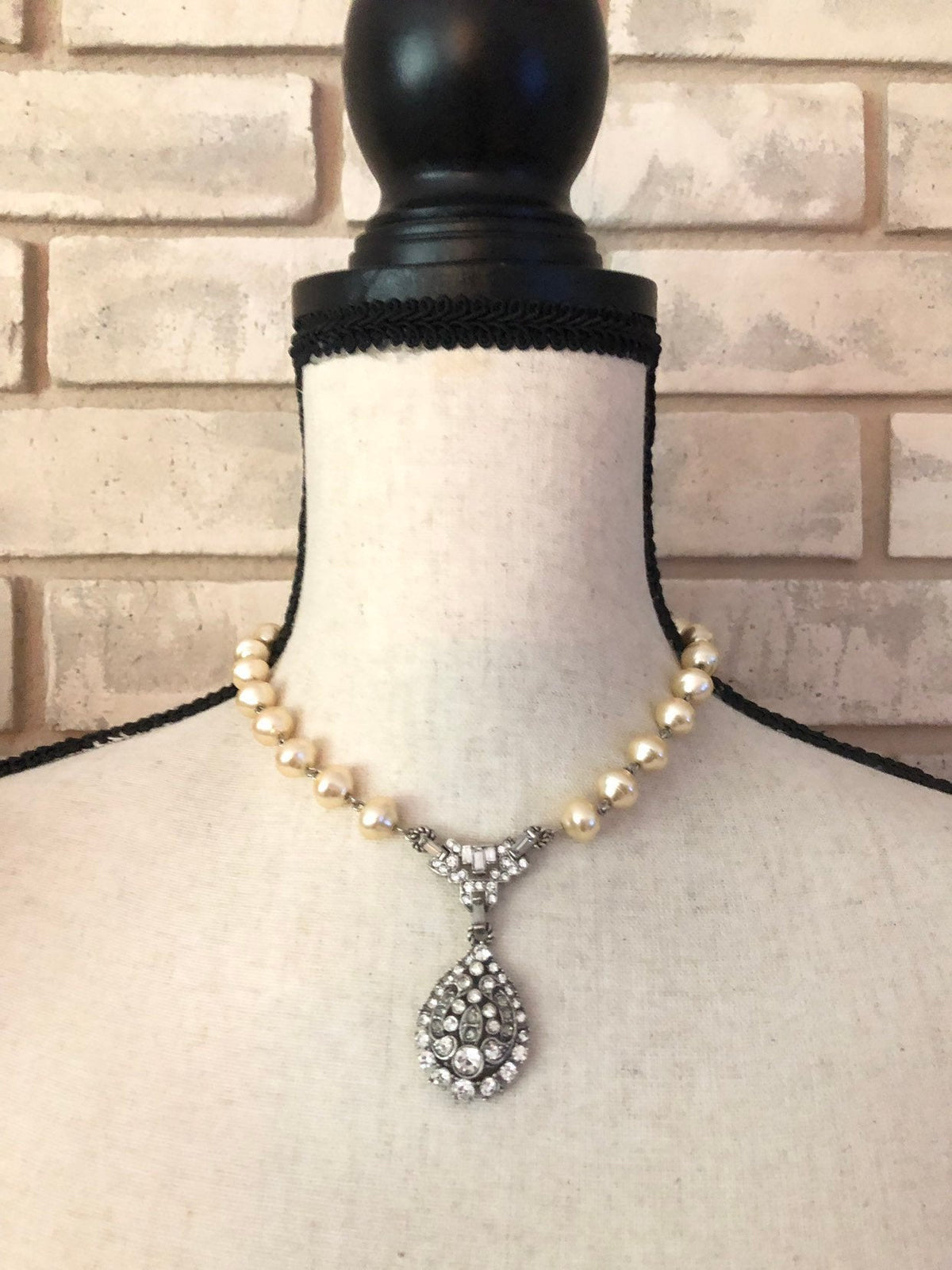 Vintage Off White Pearl Rhinestone Teardrop Classic Pendant - 24 Wishes Vintage Jewelry